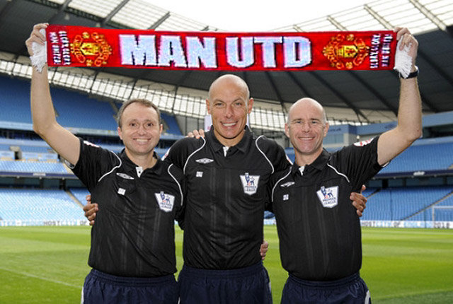 Howard Webb with a Man Utd Scarf